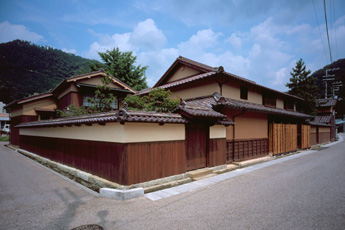 The Ikuno Town Development Craft Center, Izutsuya (Old Yoshikawa Mansion)